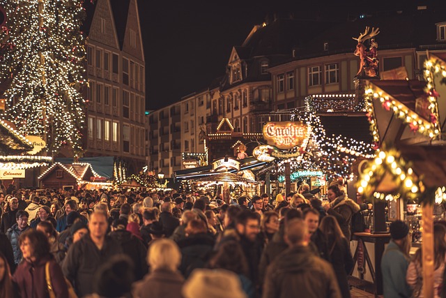 the magical atmosphere of a winter market: A bustling scene with families browsing through stalls adorned with twinkling lights, colorful decorations, and wreaths